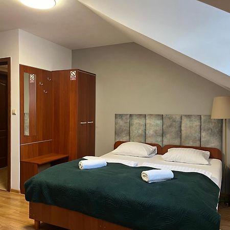 Kamienica Przy Bramie Hotel Опатов Екстериор снимка