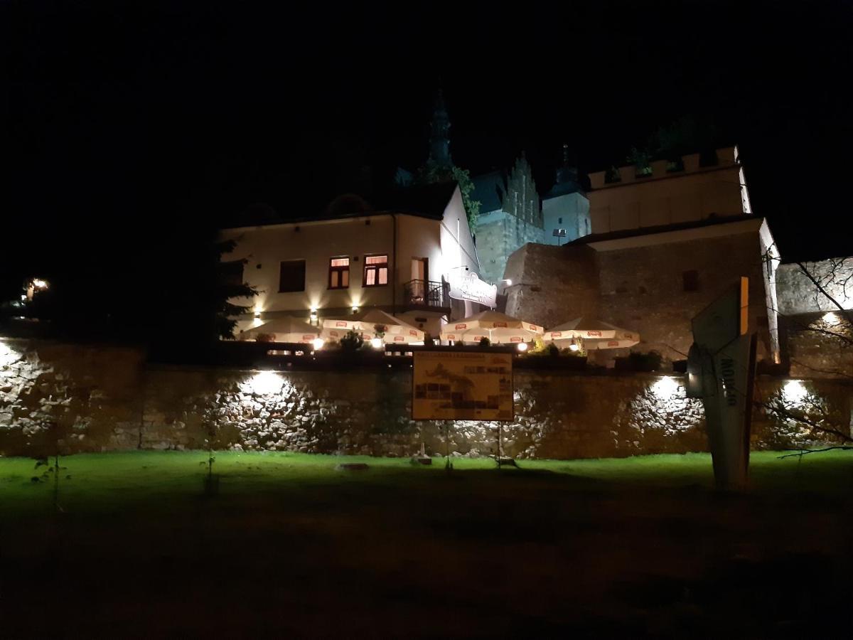 Kamienica Przy Bramie Hotel Опатов Екстериор снимка