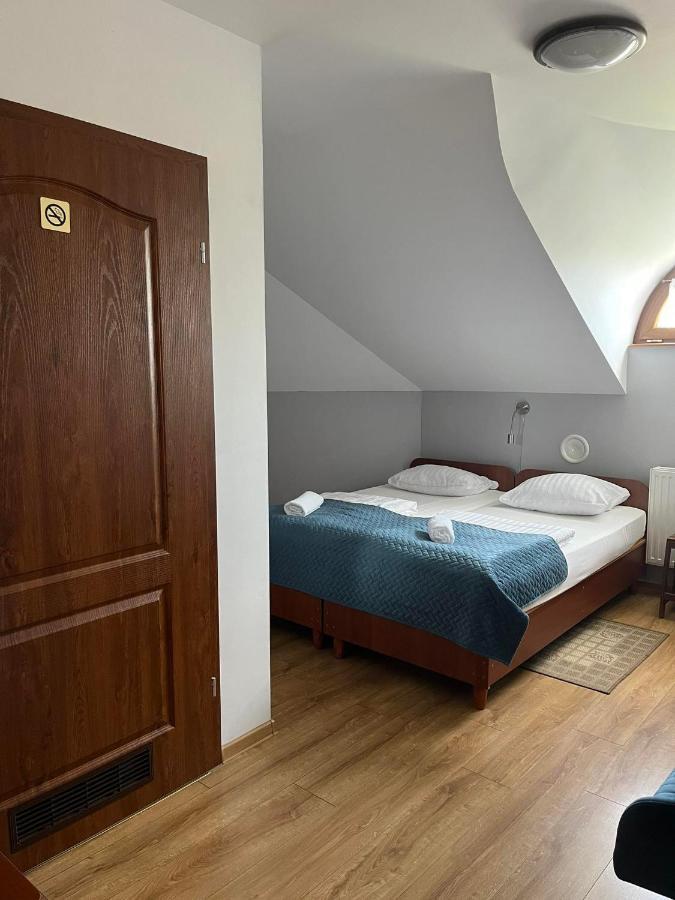 Kamienica Przy Bramie Hotel Опатов Екстериор снимка