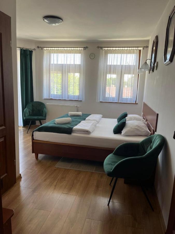 Kamienica Przy Bramie Hotel Опатов Екстериор снимка