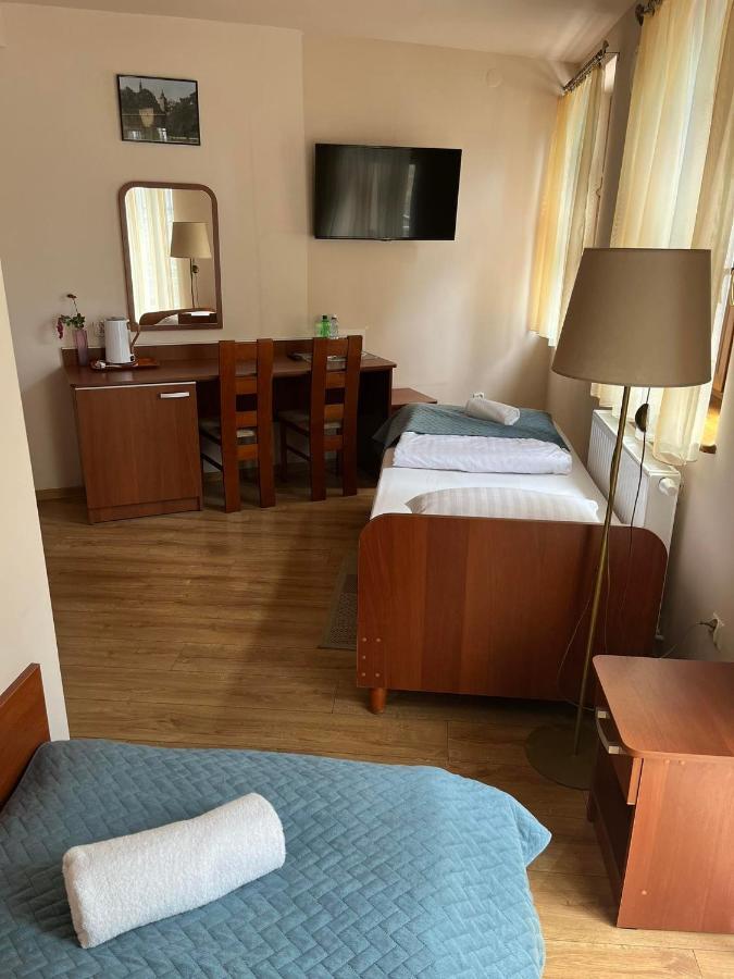 Kamienica Przy Bramie Hotel Опатов Екстериор снимка