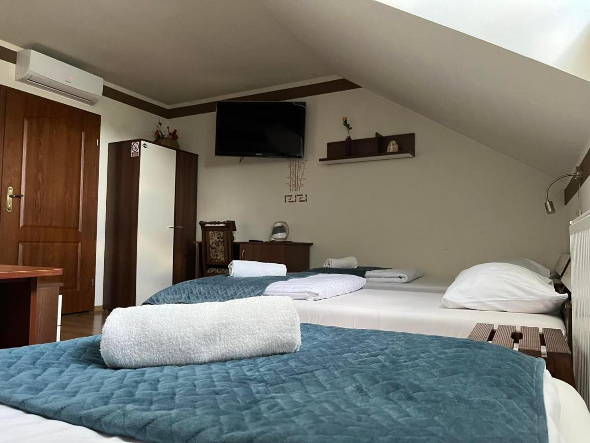 Kamienica Przy Bramie Hotel Опатов Екстериор снимка