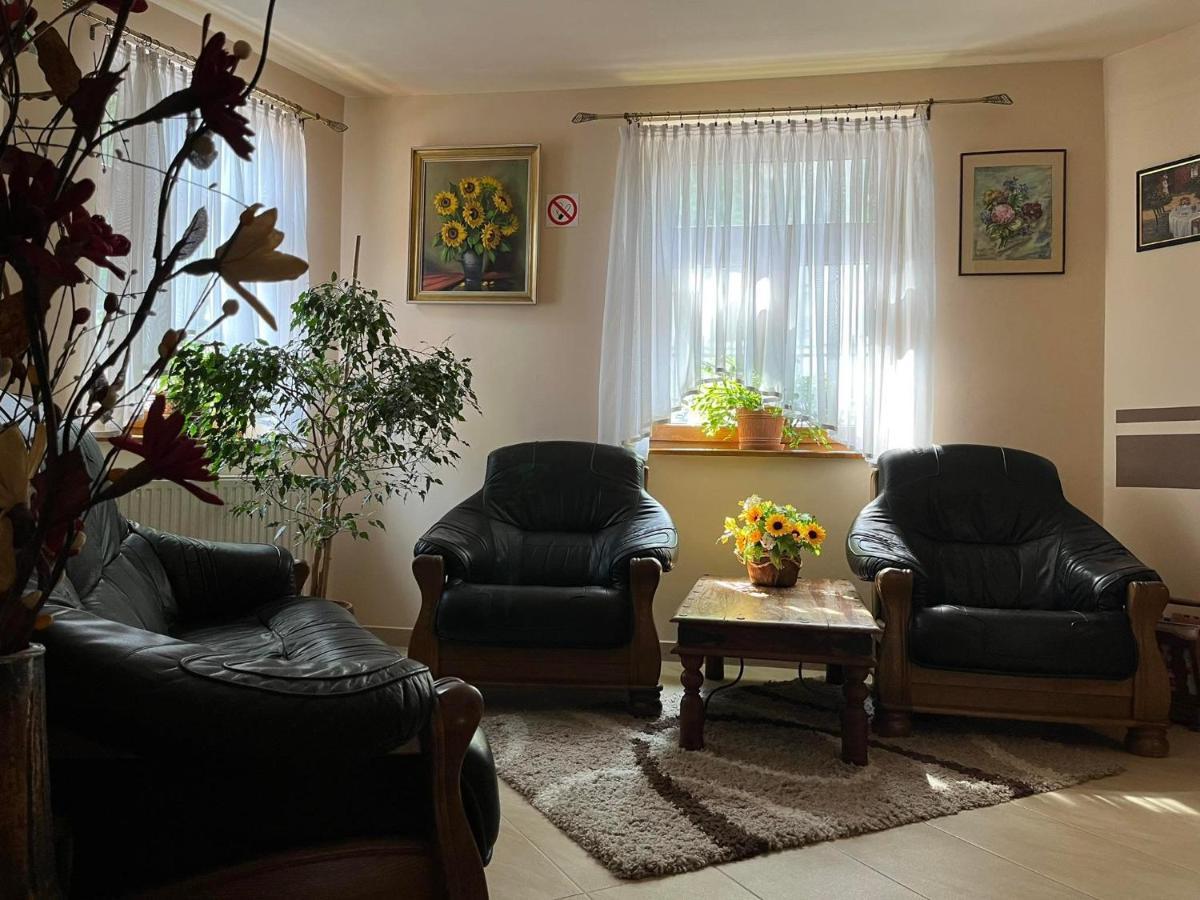Kamienica Przy Bramie Hotel Опатов Екстериор снимка