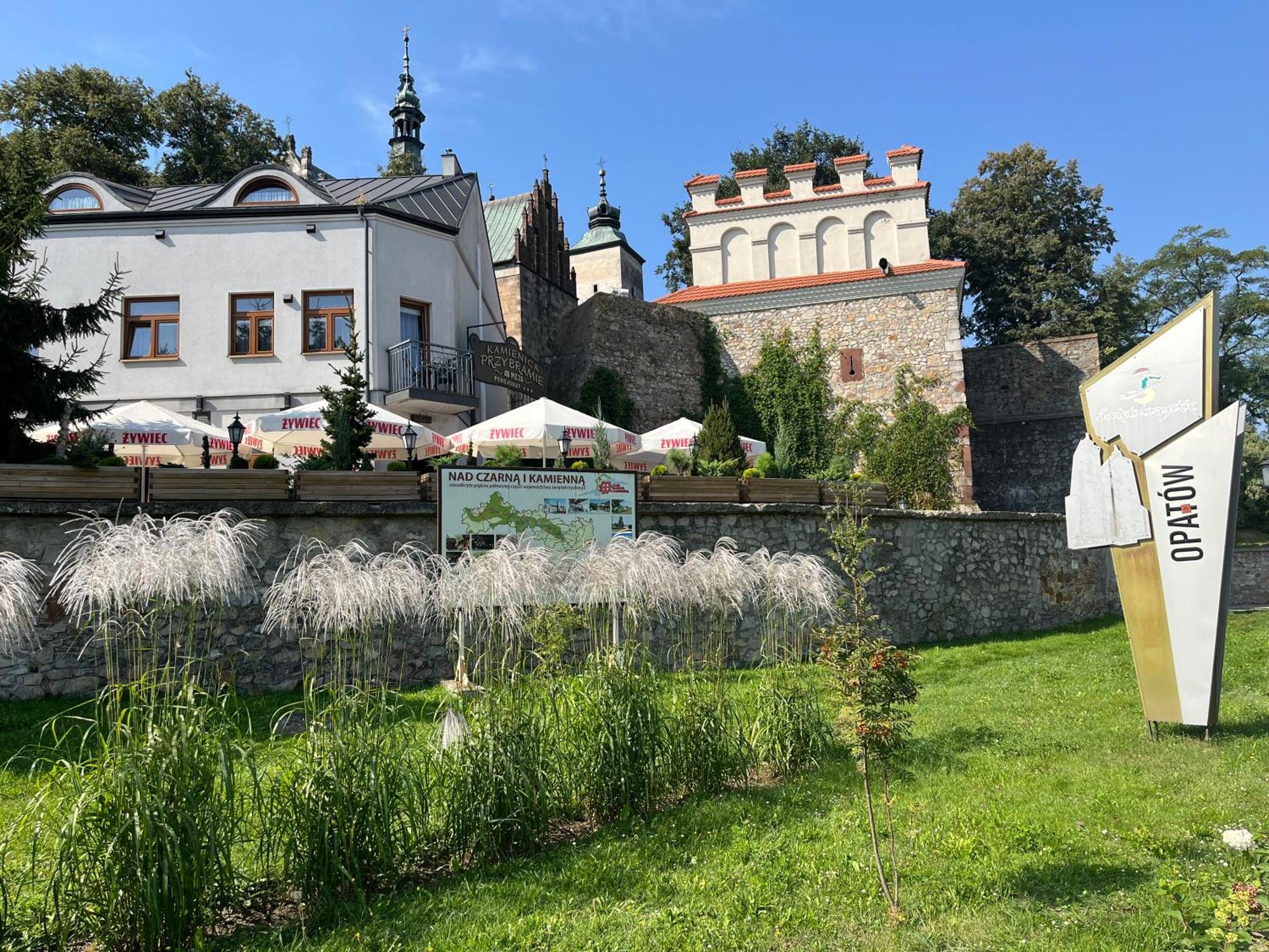 Kamienica Przy Bramie Hotel Опатов Екстериор снимка