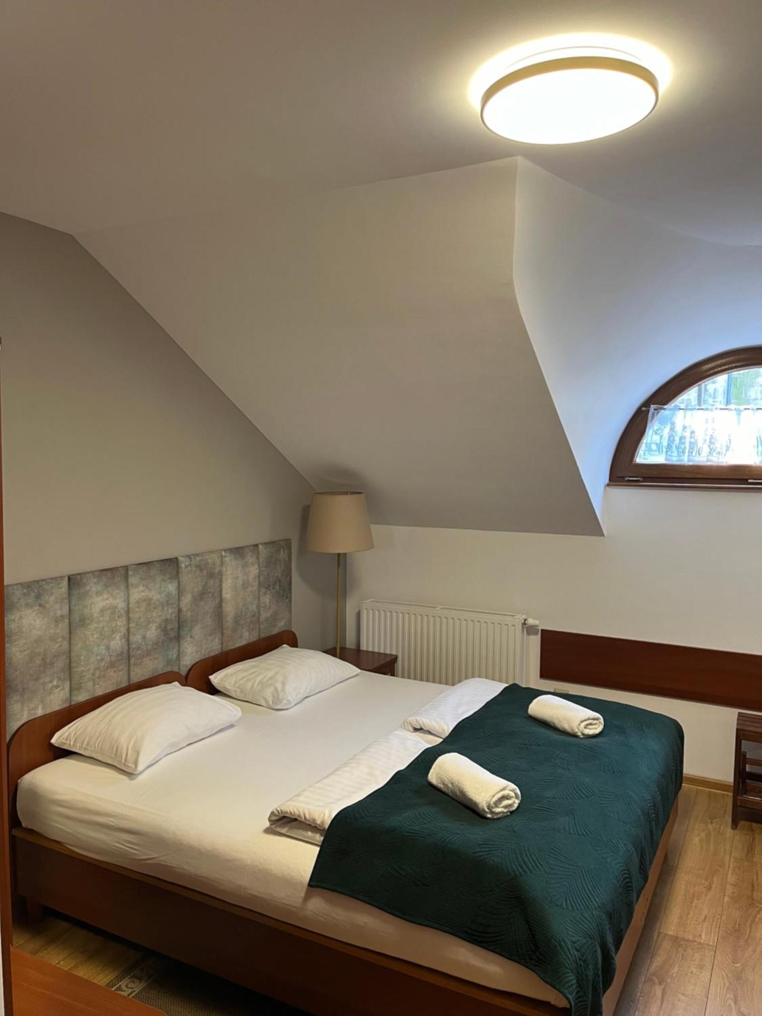 Kamienica Przy Bramie Hotel Опатов Екстериор снимка