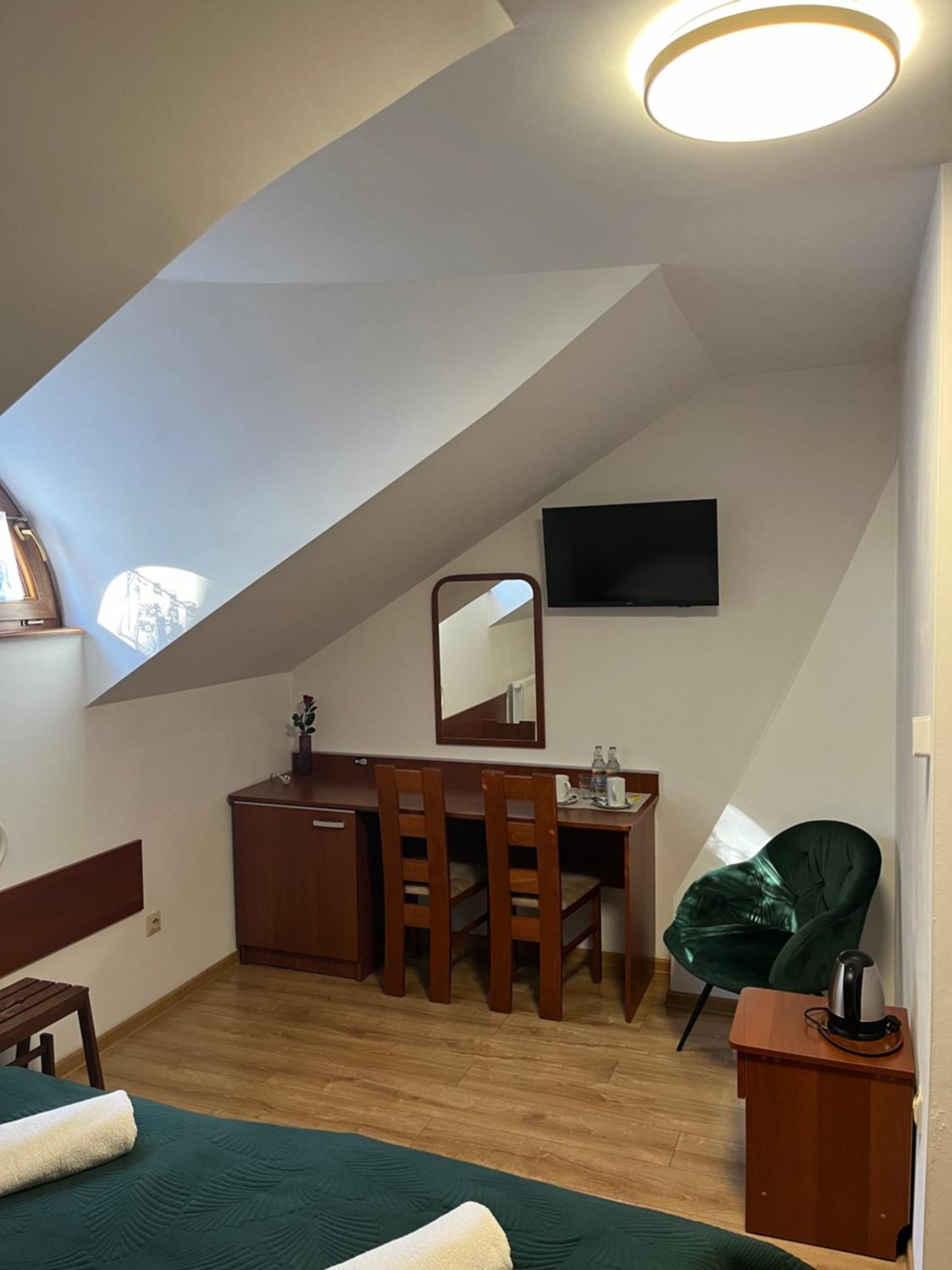 Kamienica Przy Bramie Hotel Опатов Екстериор снимка