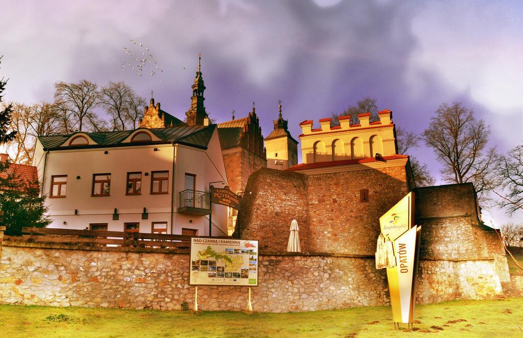 Kamienica Przy Bramie Hotel Опатов Екстериор снимка
