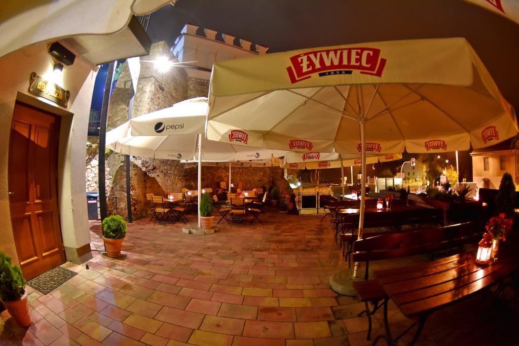 Kamienica Przy Bramie Hotel Опатов Екстериор снимка