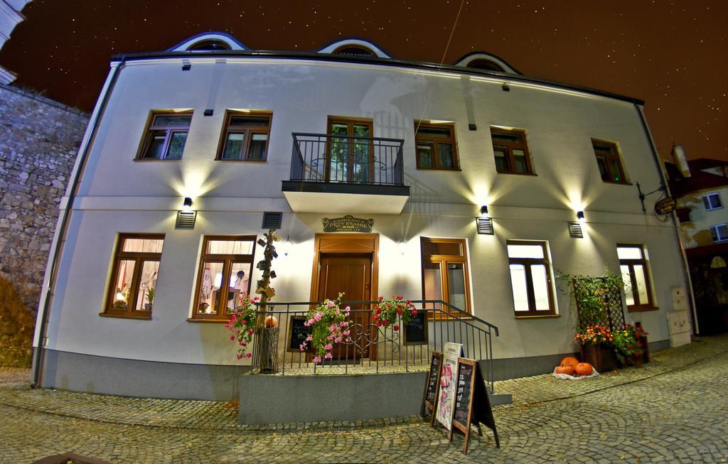 Kamienica Przy Bramie Hotel Опатов Екстериор снимка