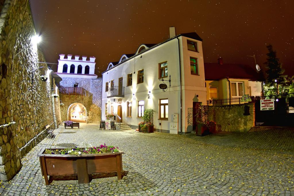 Kamienica Przy Bramie Hotel Опатов Екстериор снимка