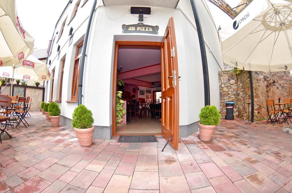 Kamienica Przy Bramie Hotel Опатов Екстериор снимка